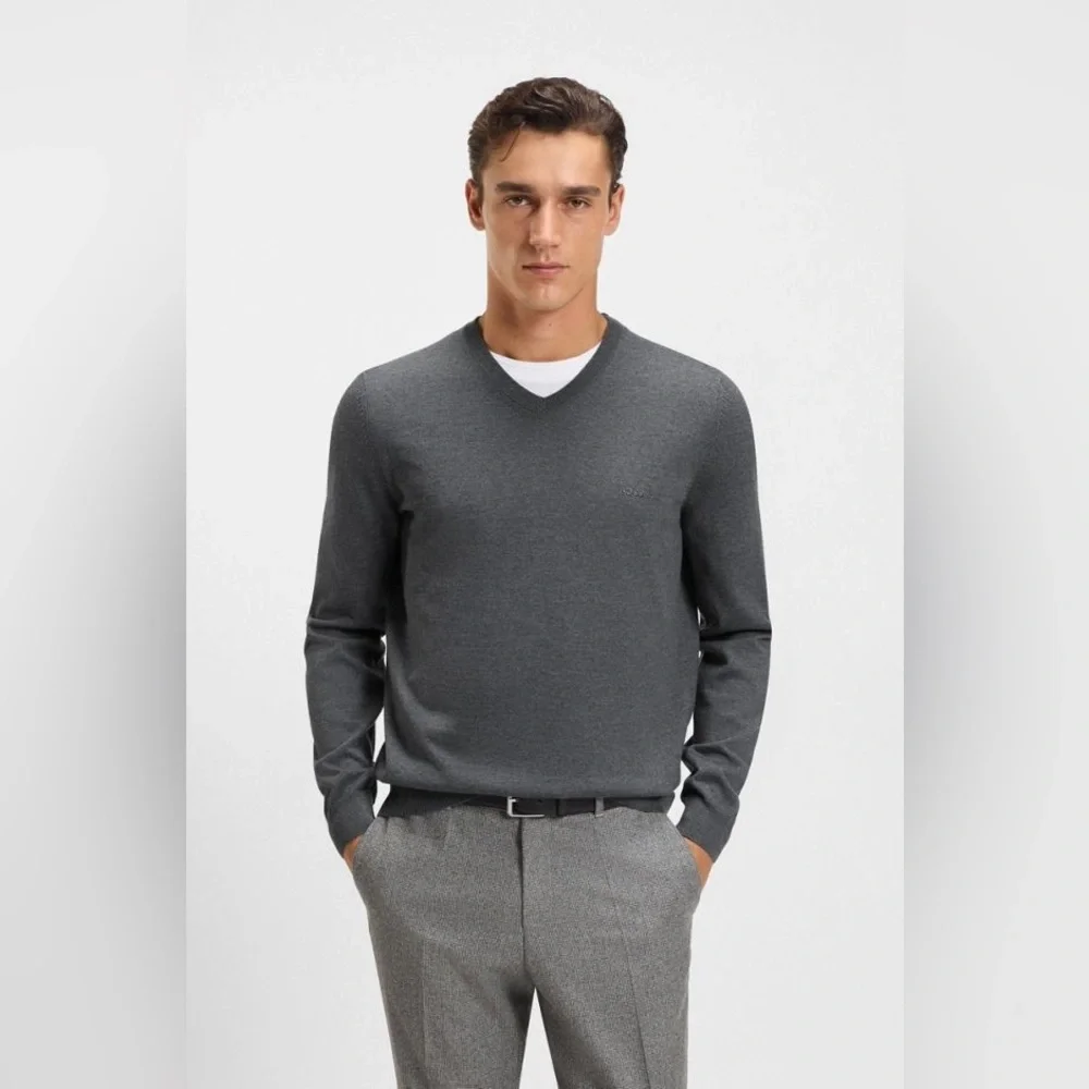 Hugo Boss Charcoal V-Neck Sweater merino wool size L